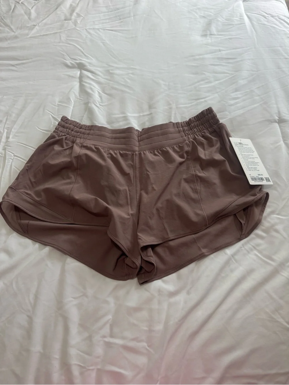 lululemon athletica Women's Hotty Hot HR shorts 2.5” lines - Ashen Rose